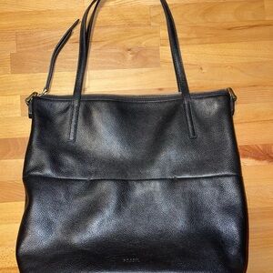 Fossil Black Shoulder Bag with Timeless Design